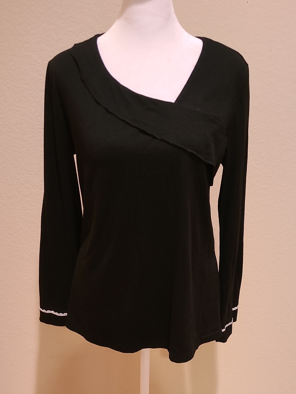 B Women’s Black Long-Sleeve Asymmetric Neck Top Size S